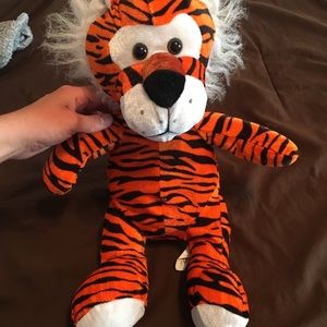 Tiger stuffed animal.